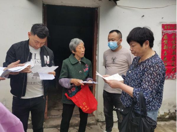 淮南市田區(qū)醫(yī)保局走訪(fǎng)慰問(wèn)脫貧戶(hù) 解決就醫(yī)難題