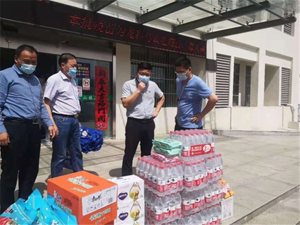 淮南八公山鎮(zhèn)組織慰問鎮(zhèn)衛(wèi)生院醫(yī)護人員